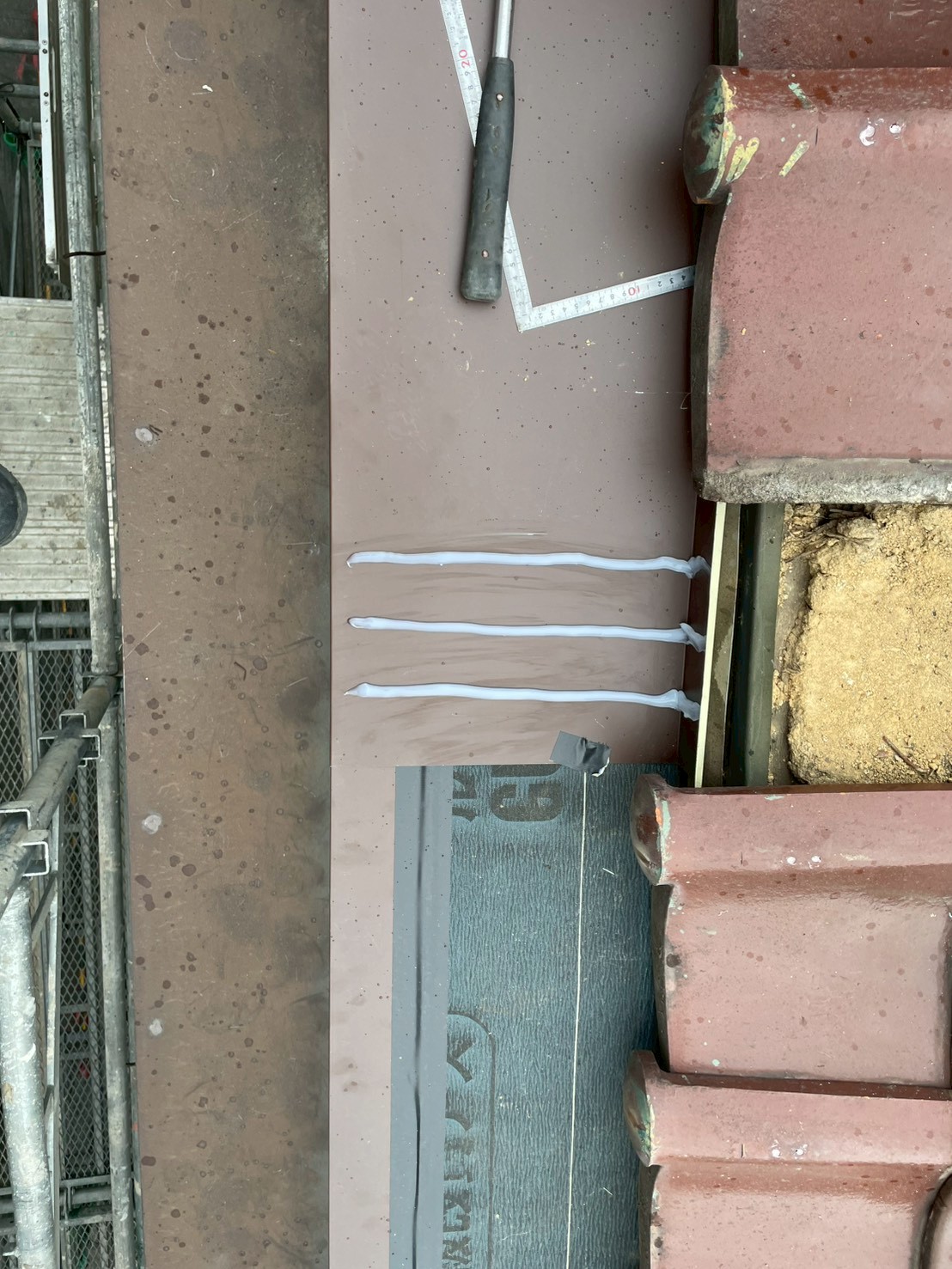 軒の水切りと唐草鈑金