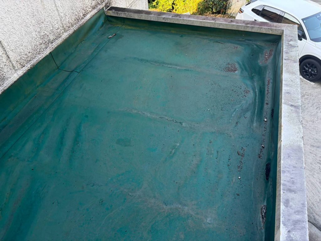 よれた屋上防水シート