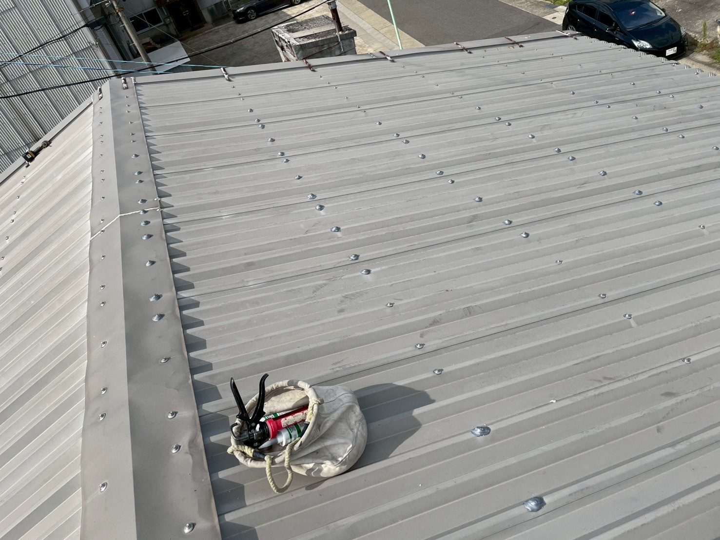 折半屋根のボルト補修