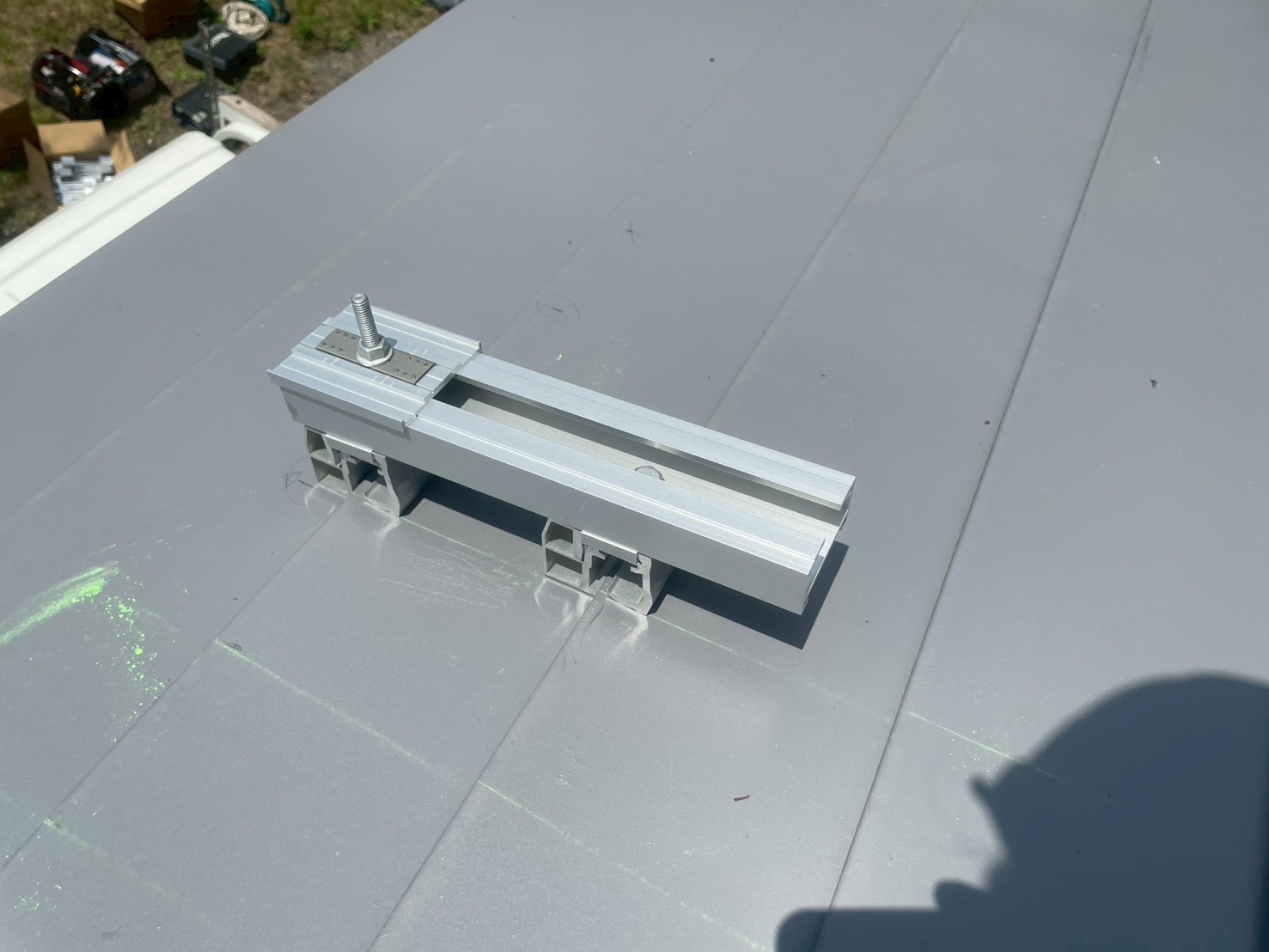 横葺き取付金具