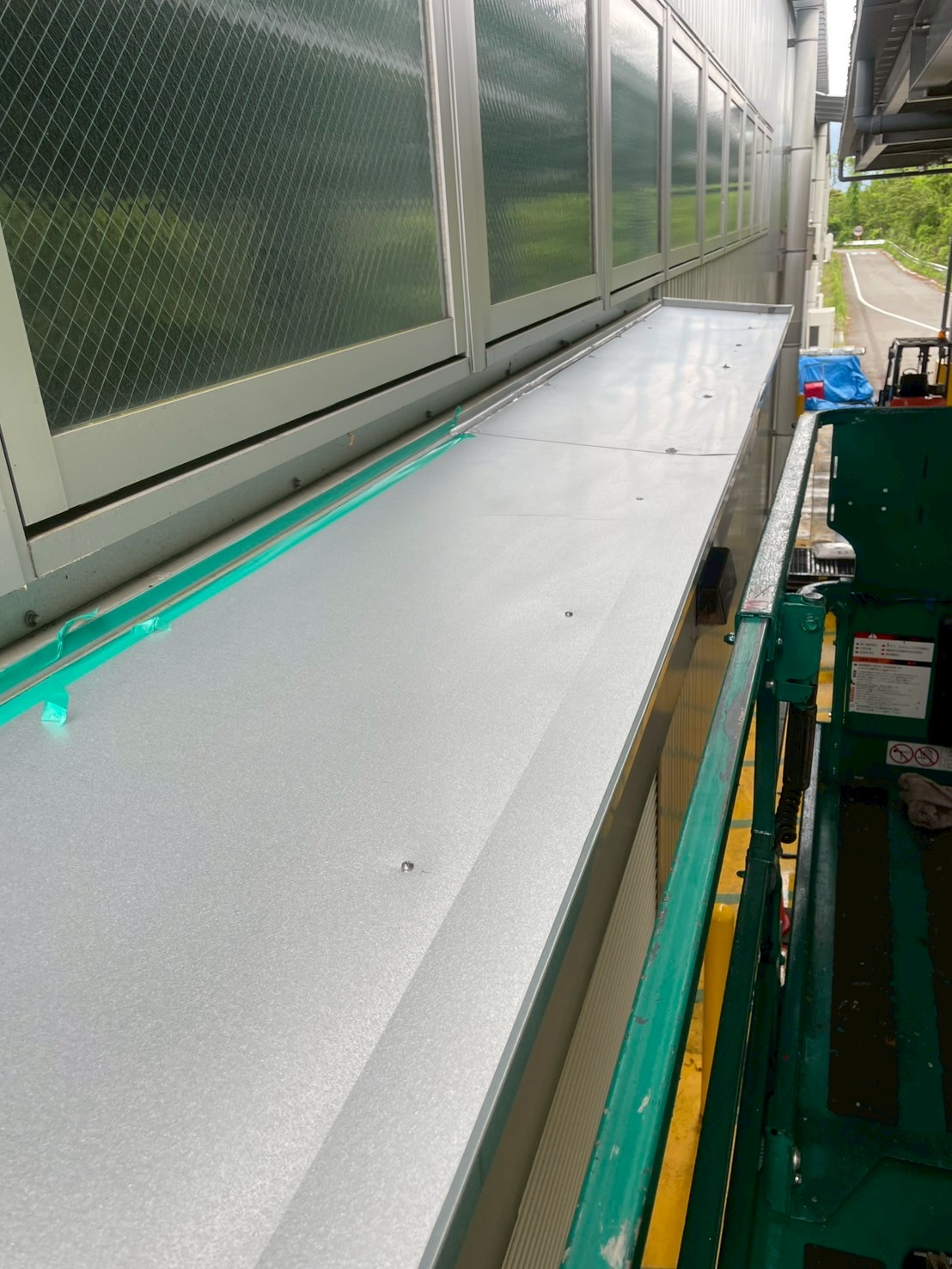 シャッター庇補修