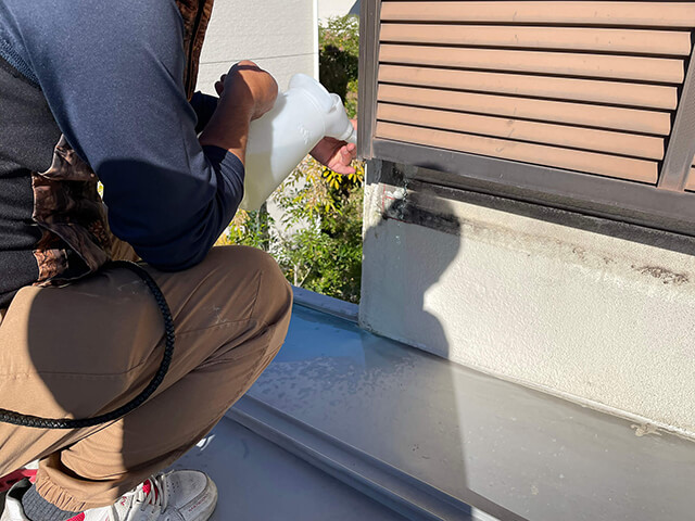 紫外線照射用液を流します