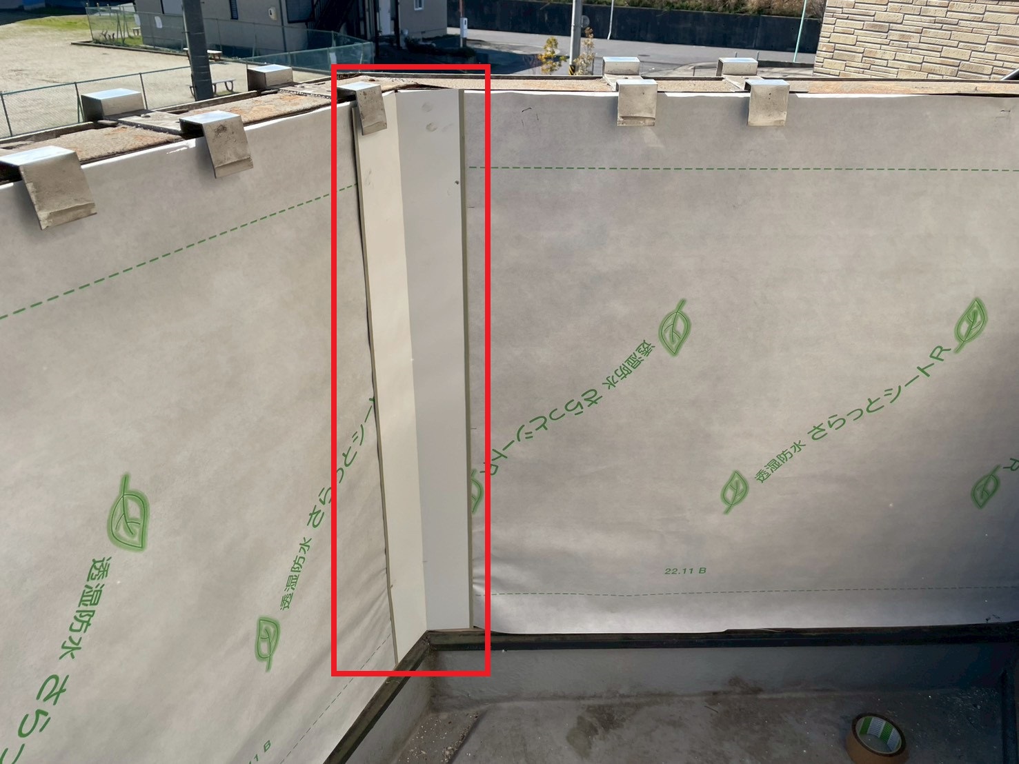 入隅板金の設置
