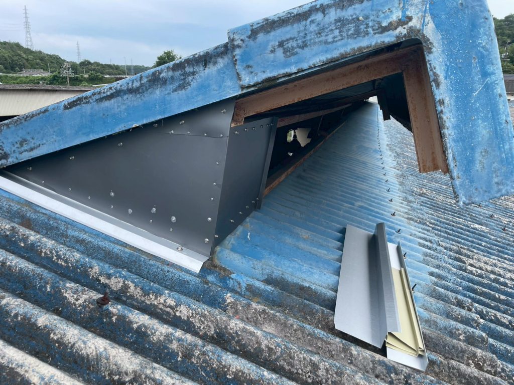 板金で開口部を塞ぐ施工