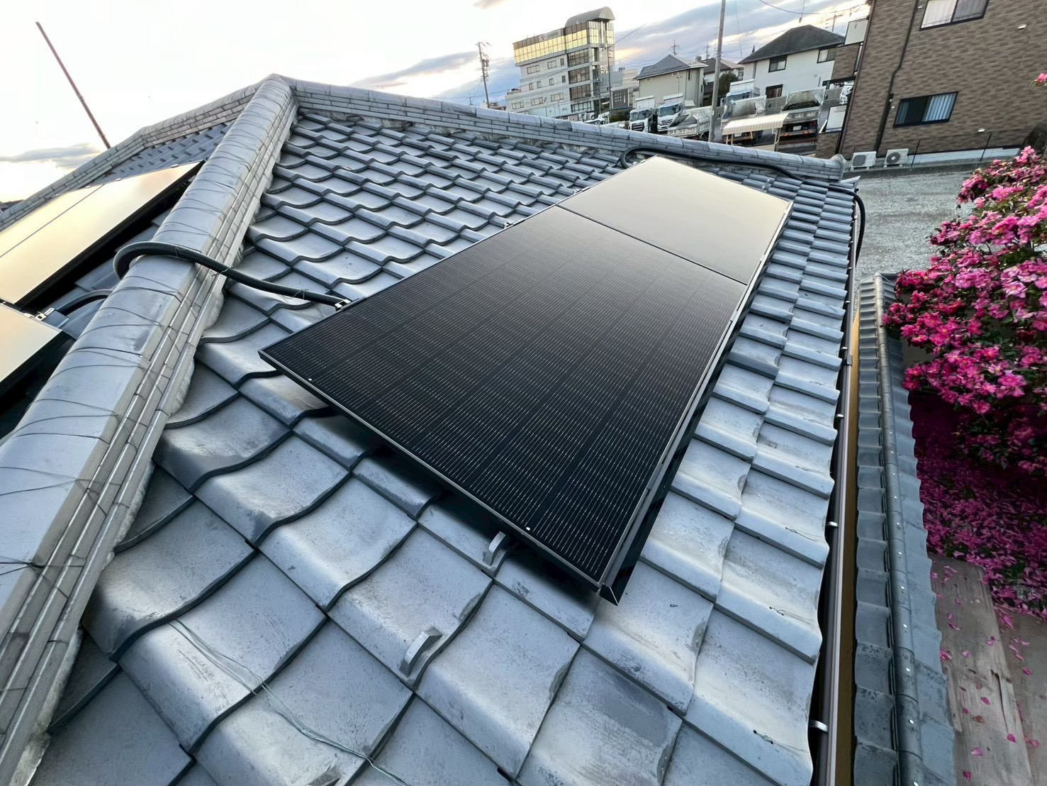 寄棟屋根の太陽光