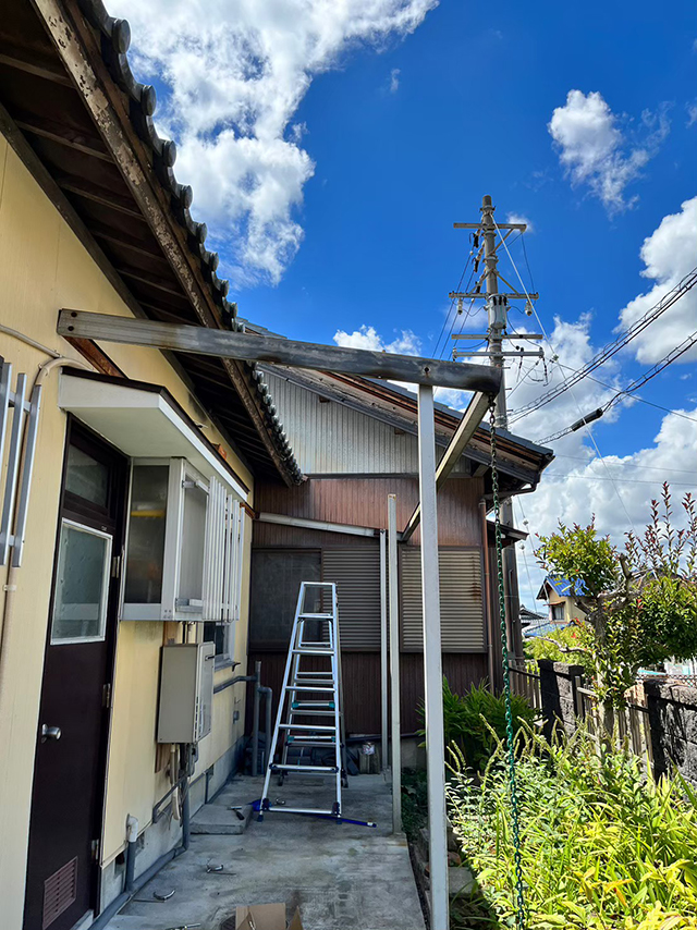 古くなった屋根の取り外し