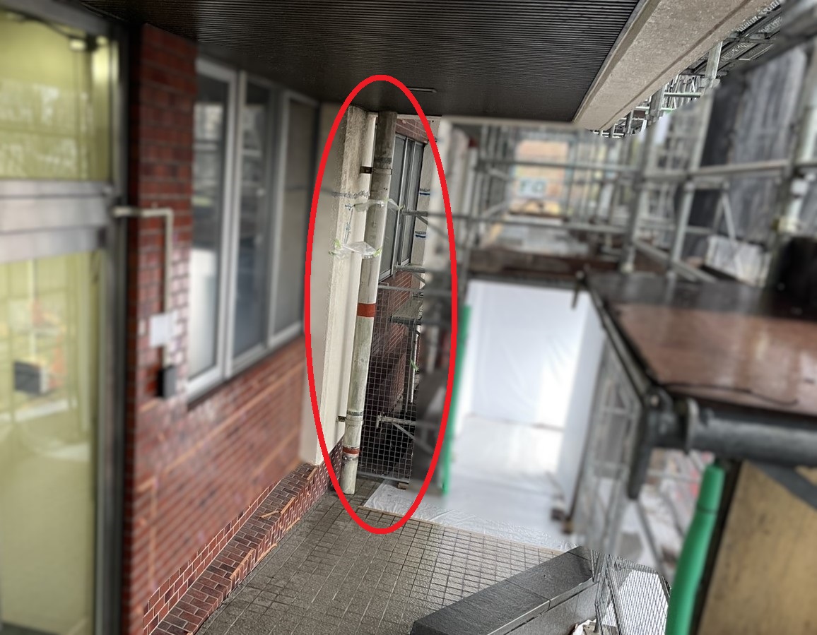 現調エントランスのガス管