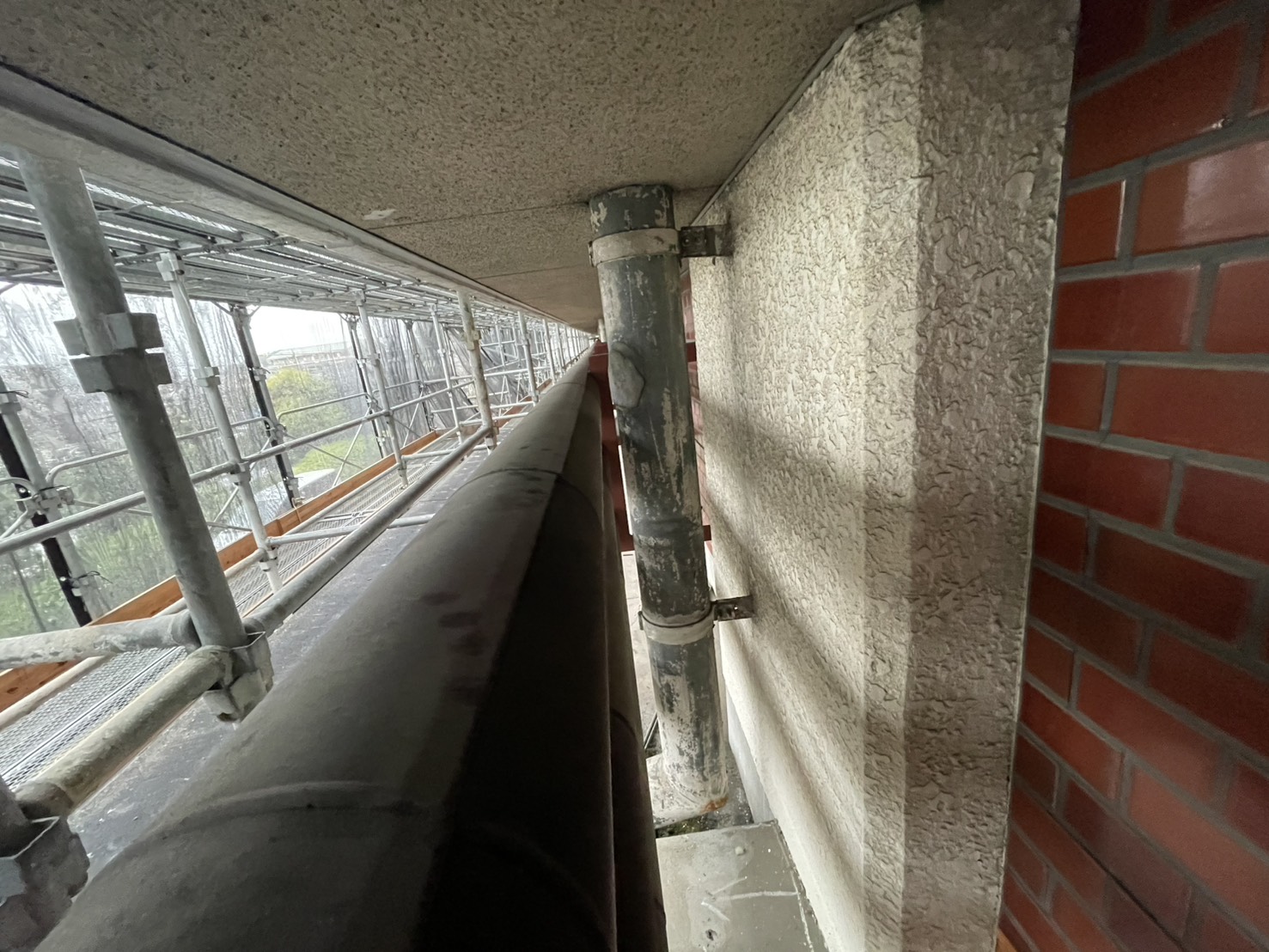 狭い空間のガス管