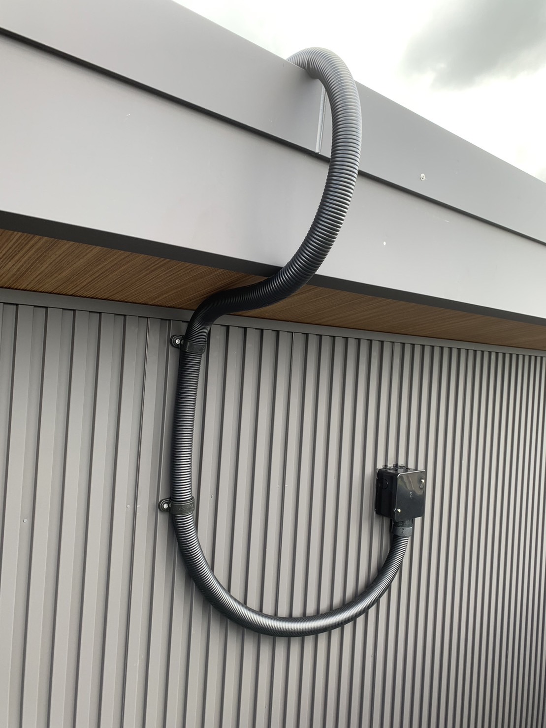 太陽光パネルの配線