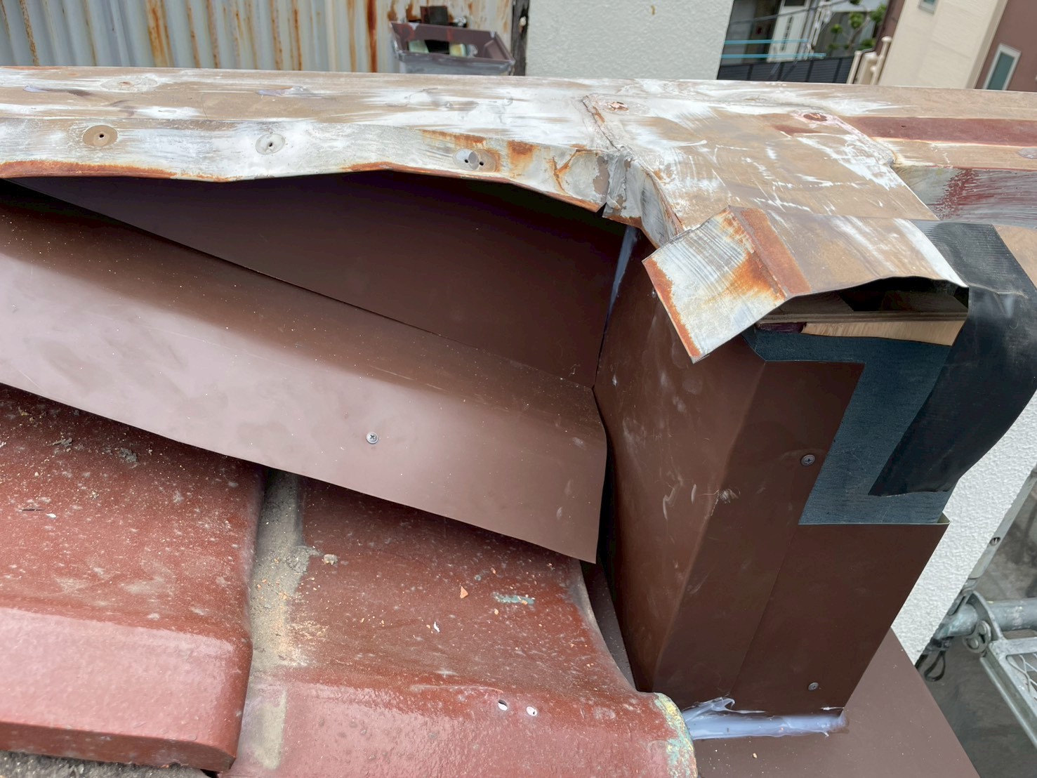 反対側の屋根と外壁の取り合い