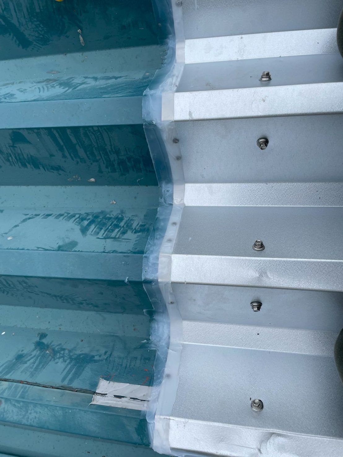 カバーとシーリングされた明り取り