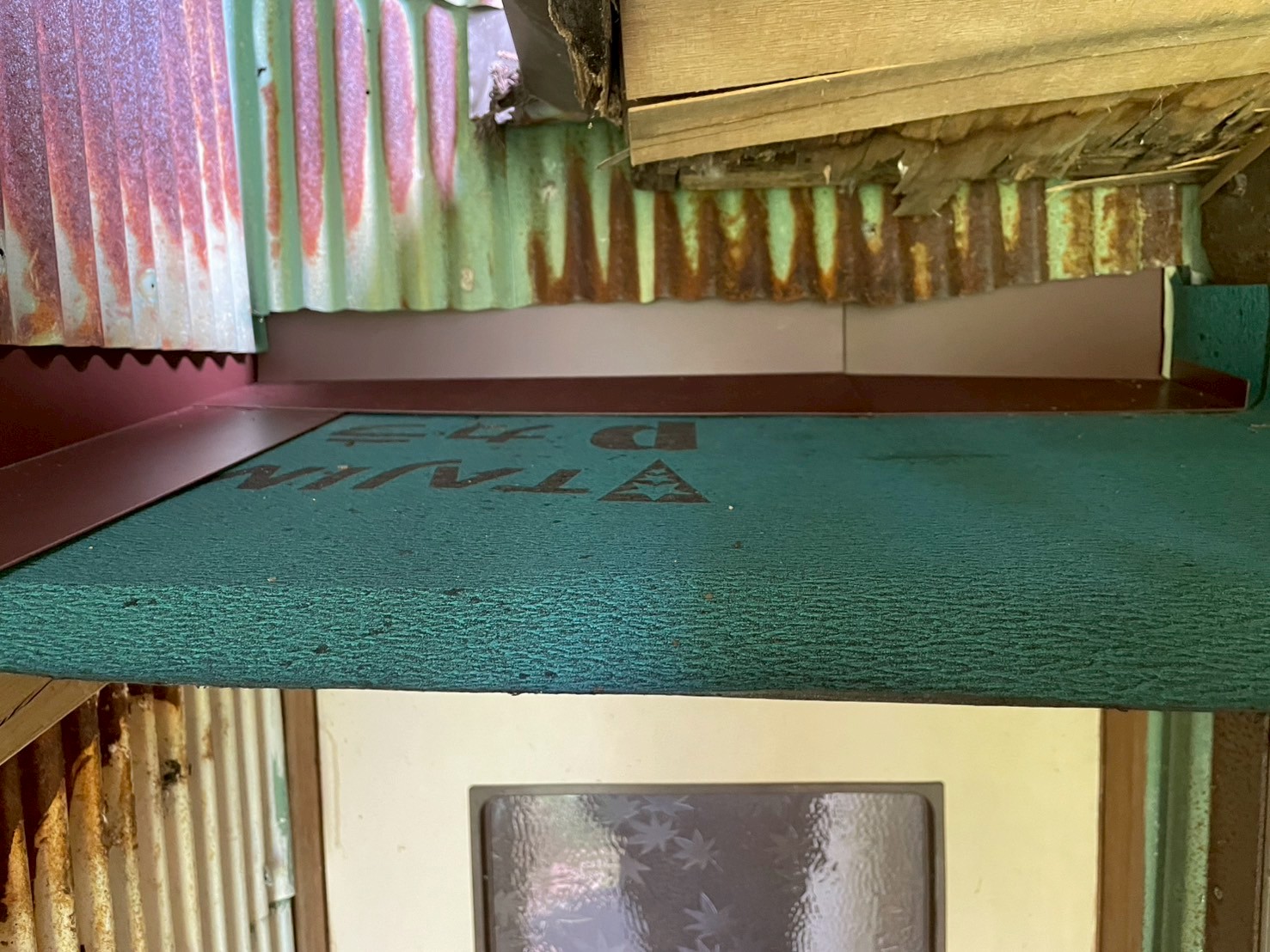 庇の防水シートと水切り