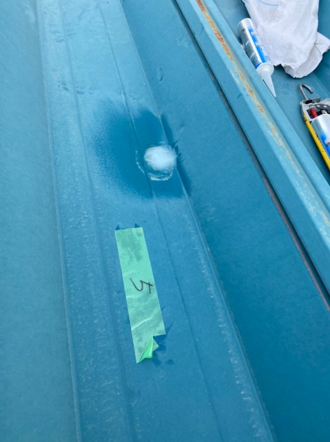 コーキングを塗布した折板屋根