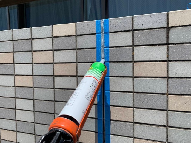 外壁にシーリングを装填