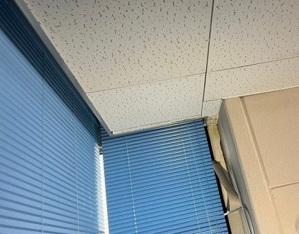 雨漏りで剥がれたクロス