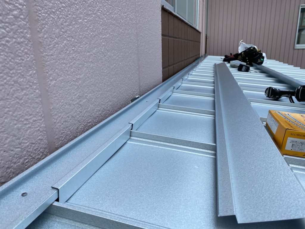 壁際板金の取り合い