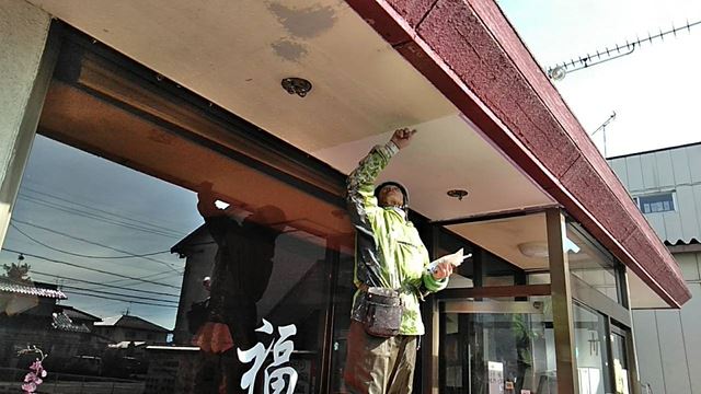 塩尻市緑ヶ丘　軒天塗装
