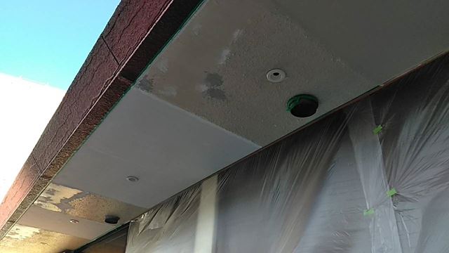 塩尻市緑ヶ丘　軒天塗装