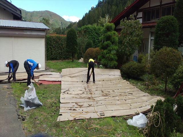 台風で飛んだ屋根の撤去