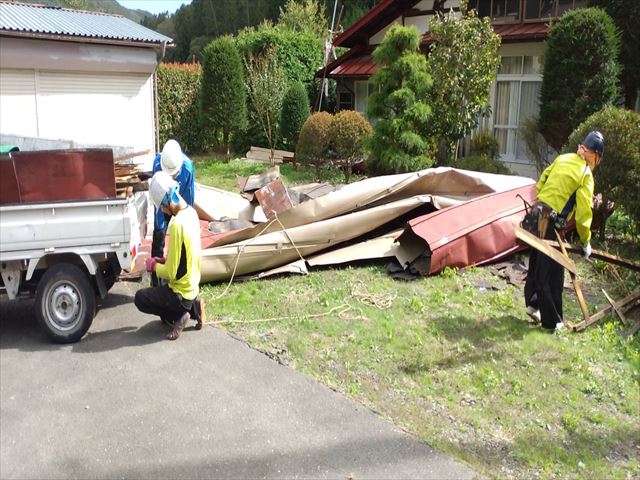 台風で飛んだ屋根の撤去