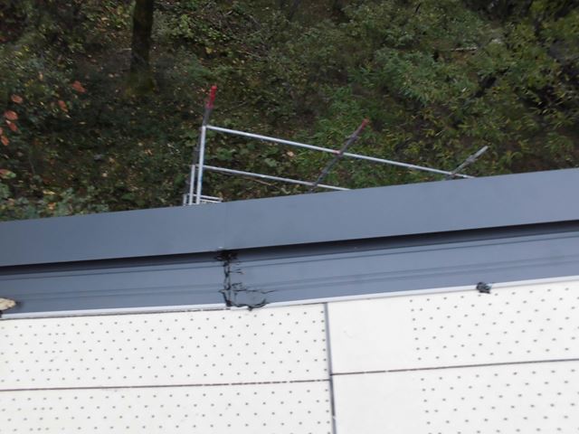 茅野市北山A邸屋根葺き替え施工中