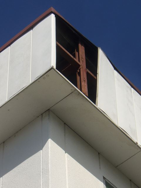 松本市寿アルミパネル飛散