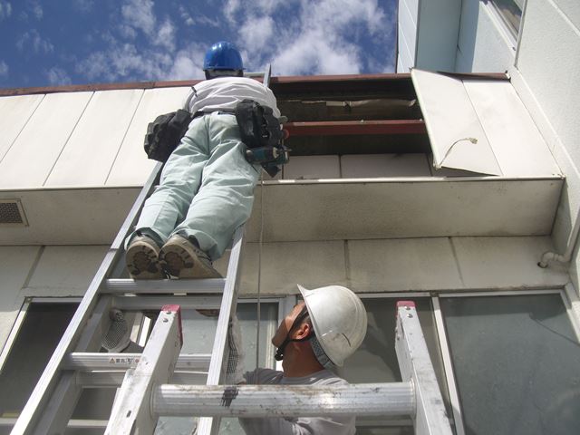 松本市寿アルミパネル飛散