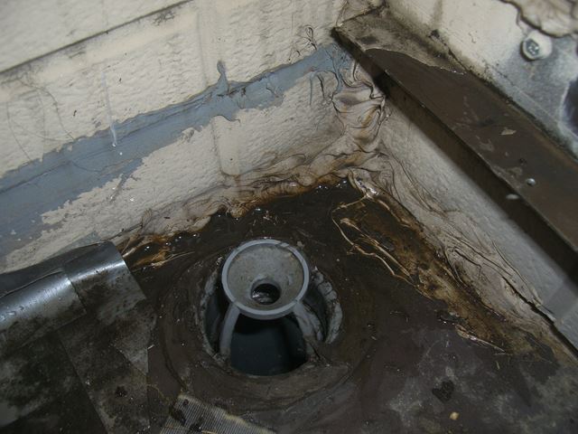 松本市新村ベランダ漏水