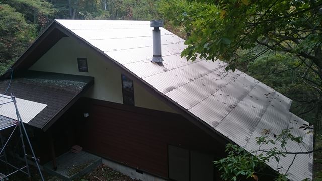 茅野市北山A邸屋根葺き替え施工中