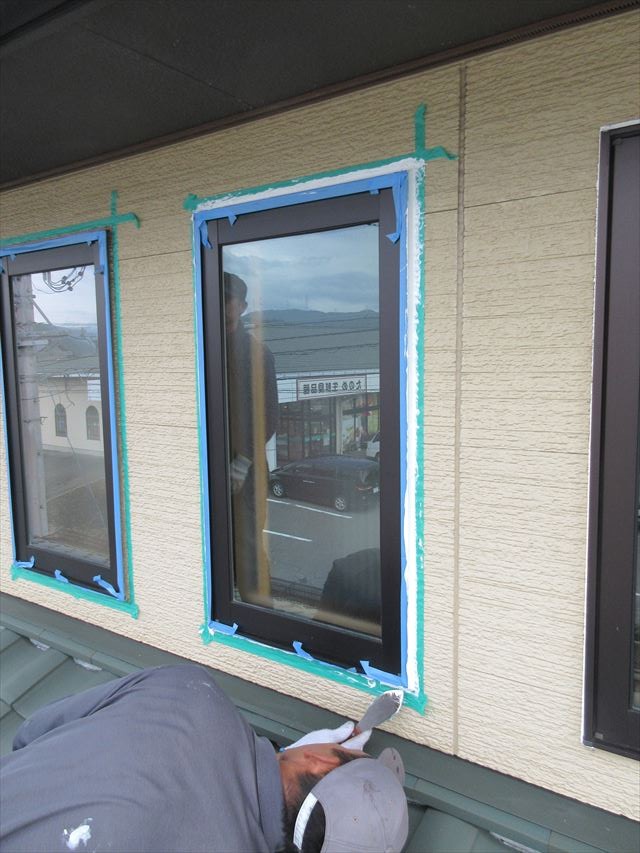 辰野町外壁塗装　サッシコーキング
