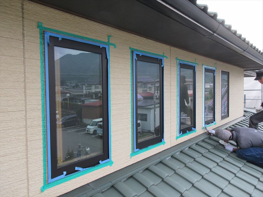 辰野町外壁塗装　サッシコーキング