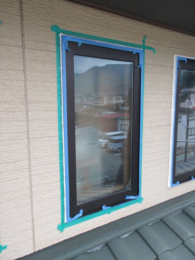 辰野町外壁塗装　サッシコーキング