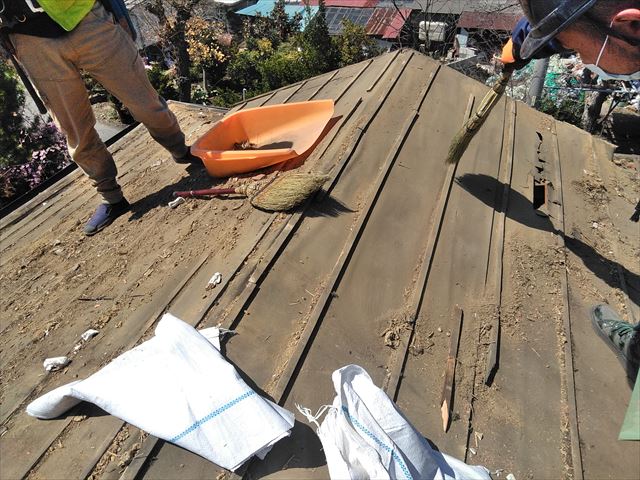 屋根葺き替え瓦おろし