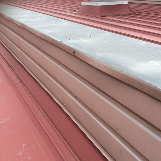 安曇野市大型施設雨漏り