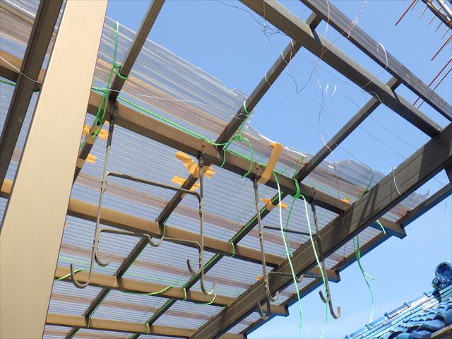 安曇野市空き家ベランダポリカ屋根飛散