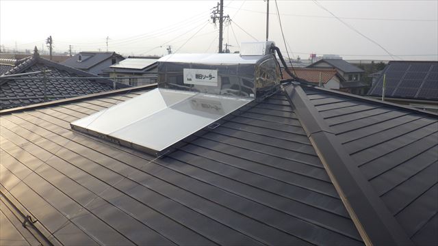 屋根　温水ソーラー　撤去