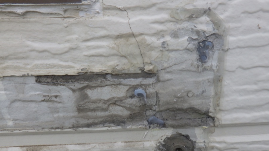 ベランダ　漏水　外壁