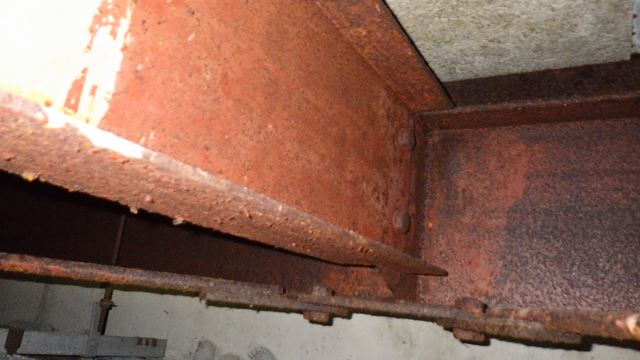 安曇野市大型施設雨漏り