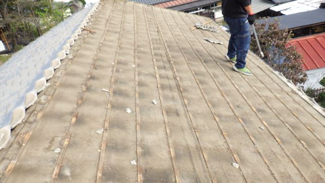 松本市中山屋根葺き替え瓦おろし