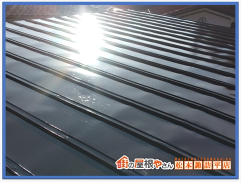 伊那市屋根塗装　中塗り