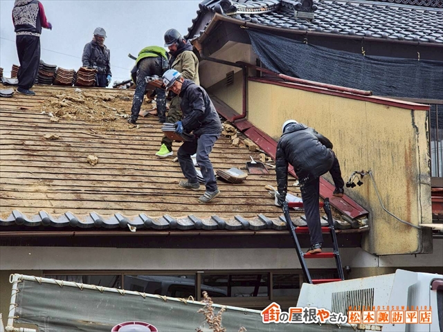 塩尻市で耐震を考えた屋根葺き替え｜重い瓦屋根のままで大丈夫？瓦おろし