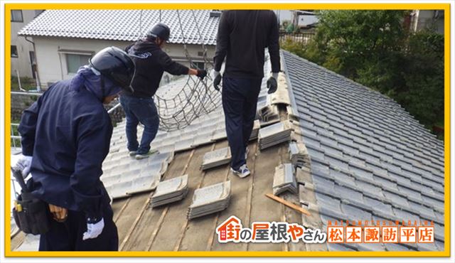 太陽光パネルが乗った屋根の塗装