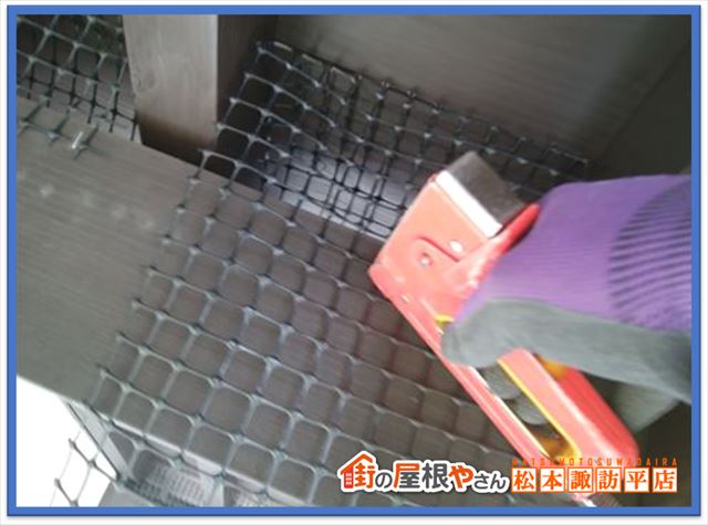 安曇野市鳥よけネット設置3