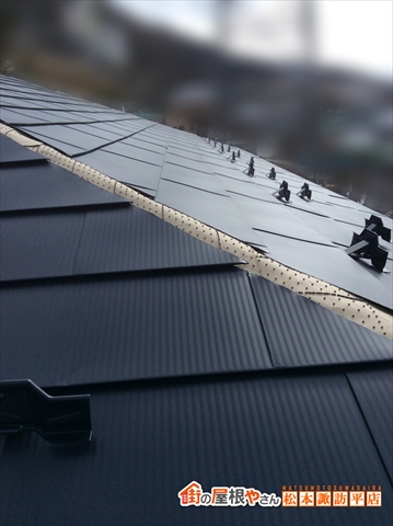 諏訪市スレート屋根にSGL鋼板を重ね葺きするカバー工法施工事例7