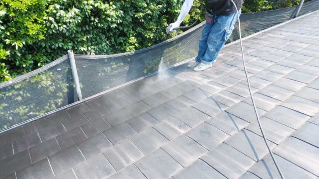 屋根塗装工事　下塗り