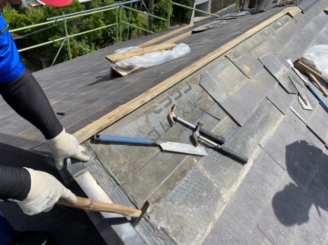 雨漏れ補修中の様子