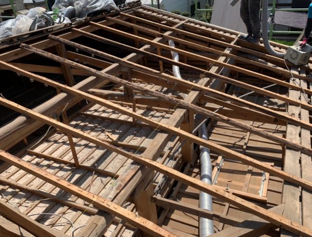 鹿児島市の葺き替え工事撤去の様子