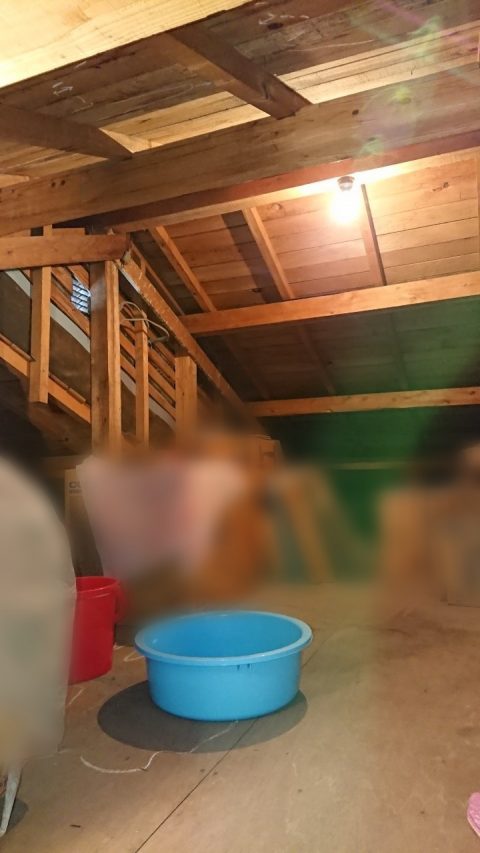 雨漏り発生　屋根裏部屋