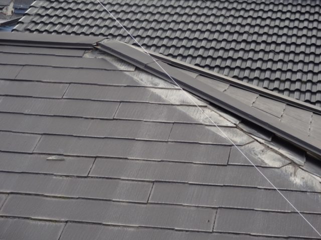 屋根板金の剥がれ