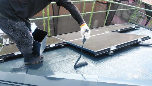 屋根の上塗り塗装2回目